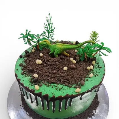 A dinosaur scene cake with sculpted figures